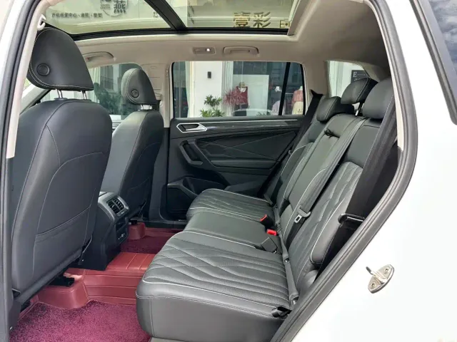 Volkswagen Tiguan L — Фото автомобиля 16