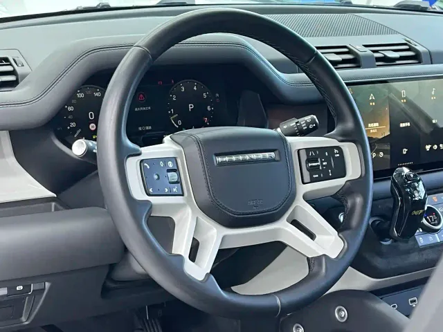Land Rover Defender — Фото автомобиля 3