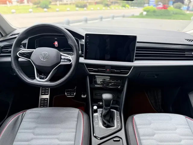 Volkswagen Tiguan L — Фото автомобиля 11