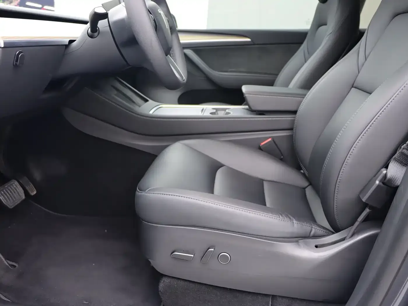 Tesla Model Y 2022 Facelift Rear-Wheel Drive Version — Фото автомобиля 5