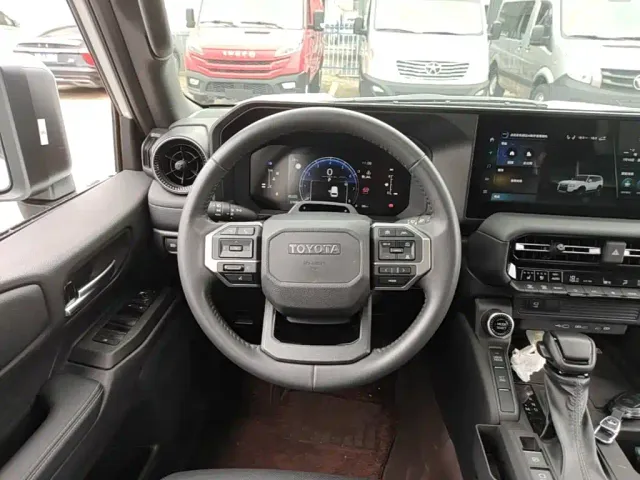 Toyota Prado — Фото автомобиля 6