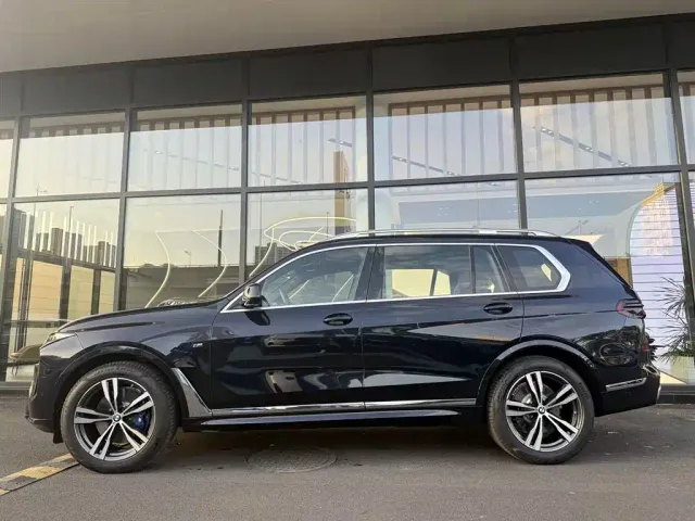 BMW X7 — Фото автомобиля 2