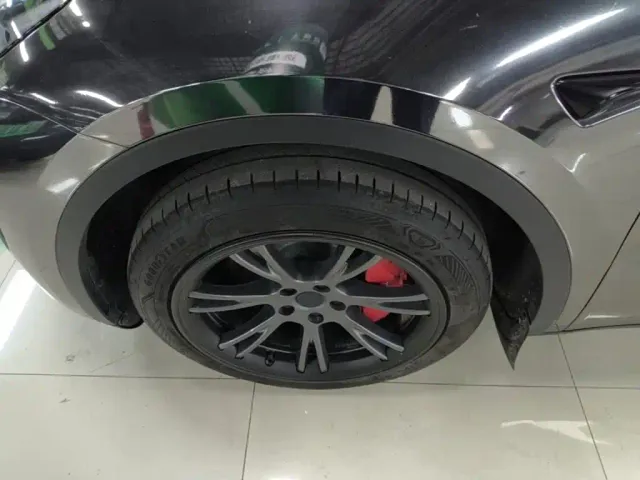 Tesla Model Y — Фото автомобиля 22