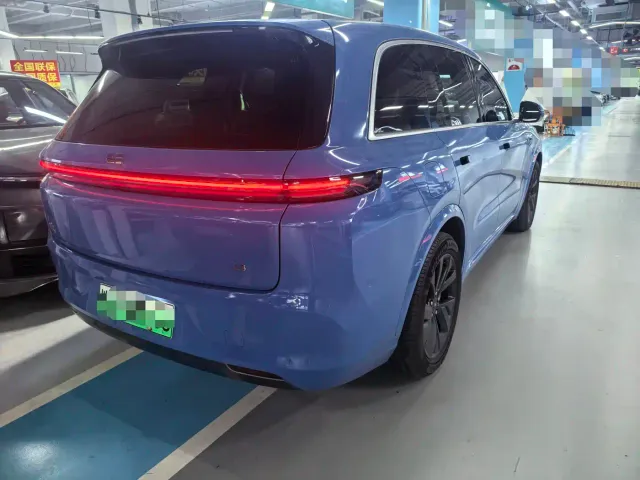 Li Auto L8 — Фото автомобиля 11