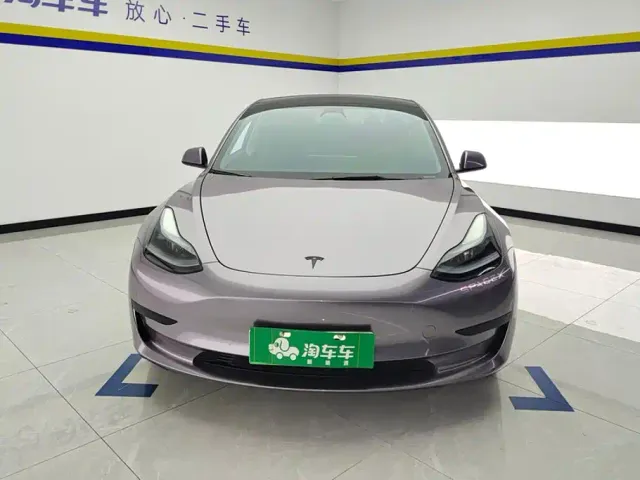 Tesla Model 3 — Фото автомобиля 2