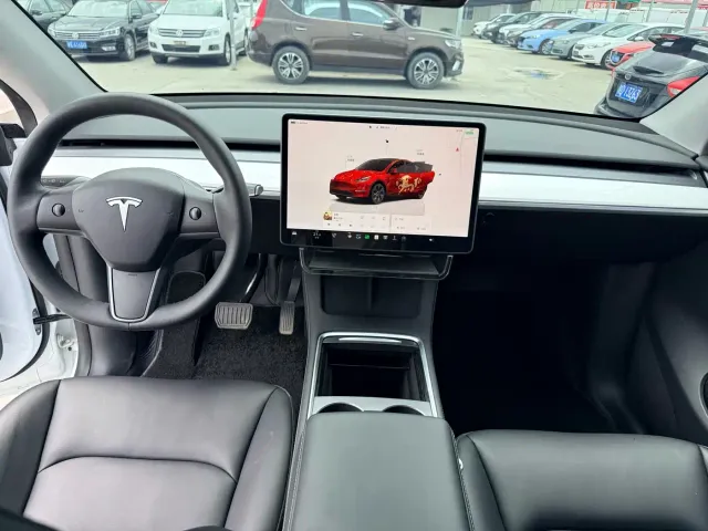 Tesla Model Y — Фото автомобиля 4