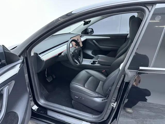 Tesla Model Y — Фото автомобиля 14