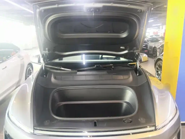Tesla Model Y — Фото автомобиля 19