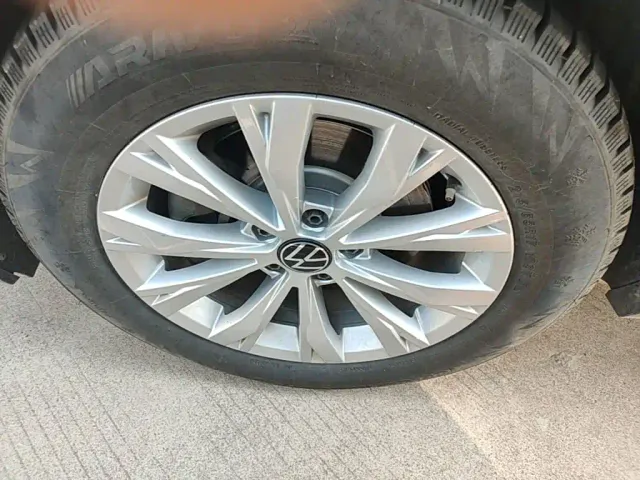 Volkswagen Tiguan L — Фото автомобиля 22