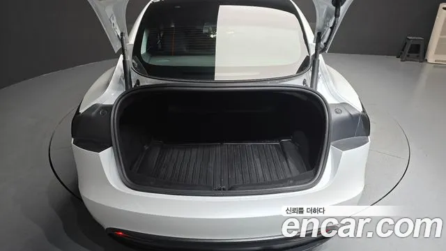 Tesla Model 3 — Фото автомобиля 4
