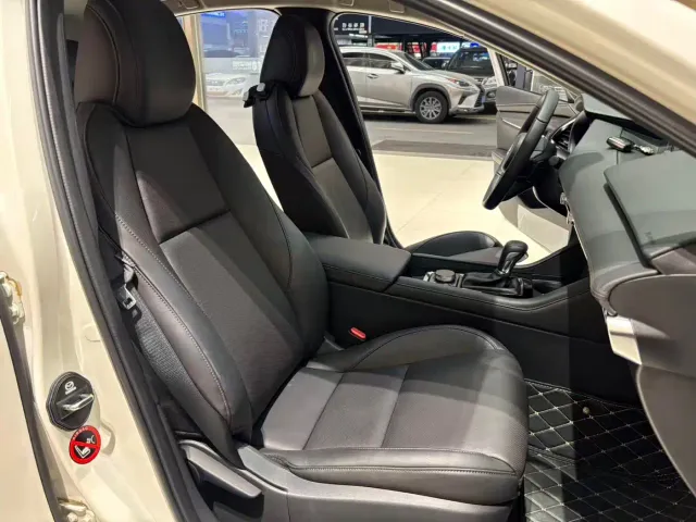 Mazda Axela — Фото автомобиля 10