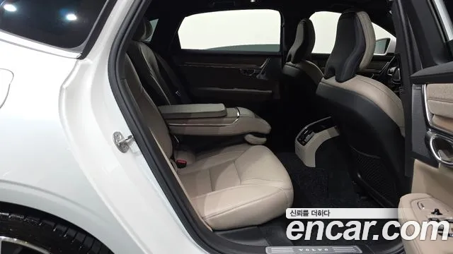 Volvo S90 — Фото автомобиля 17