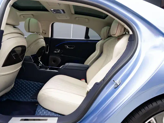 Bentley Flying Spur — Фото автомобиля 13