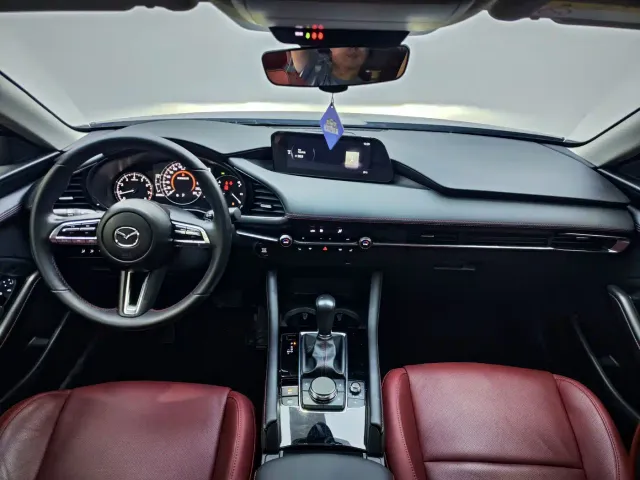 Mazda Axela — Фото автомобиля 12