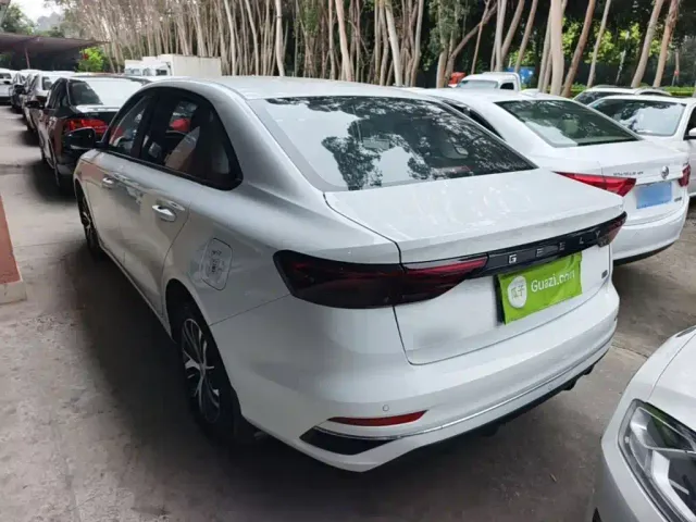 Geely Emgrand — Фото автомобиля 4