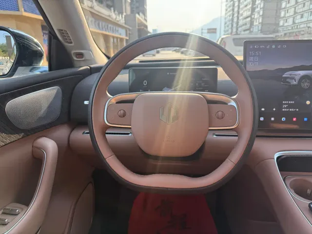 Leapmotor C11 — Фото автомобиля 7