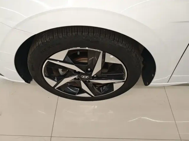 Hyundai Elantra — Фото автомобиля 22