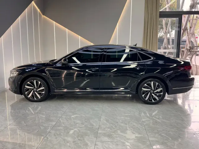 Volkswagen Passat — Фото автомобиля 12