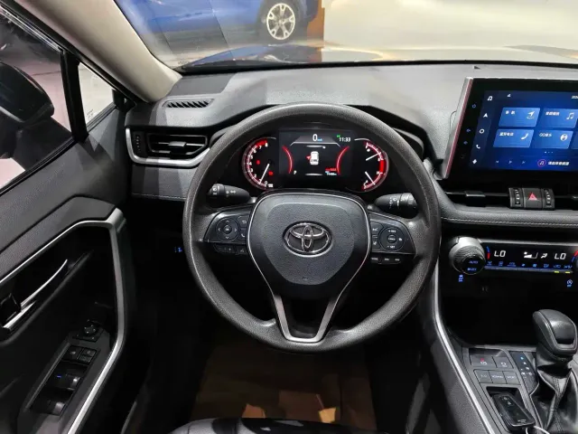 Toyota RAV4 — Фото автомобиля 13