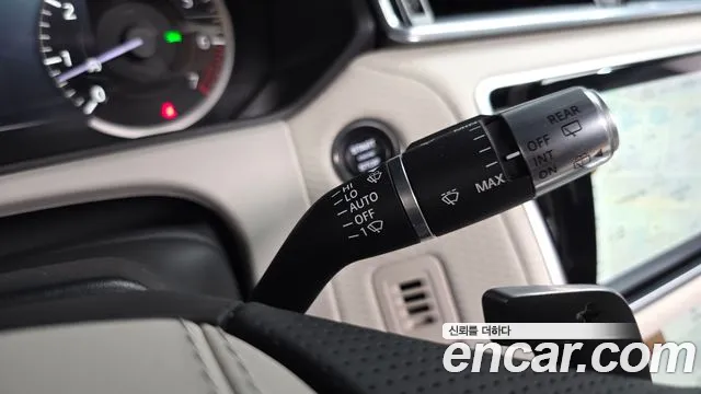 Land Rover Range Rover Velar Range Rover Velar 2.0 P250 R-Dynamic SE — Фото автомобиля 18