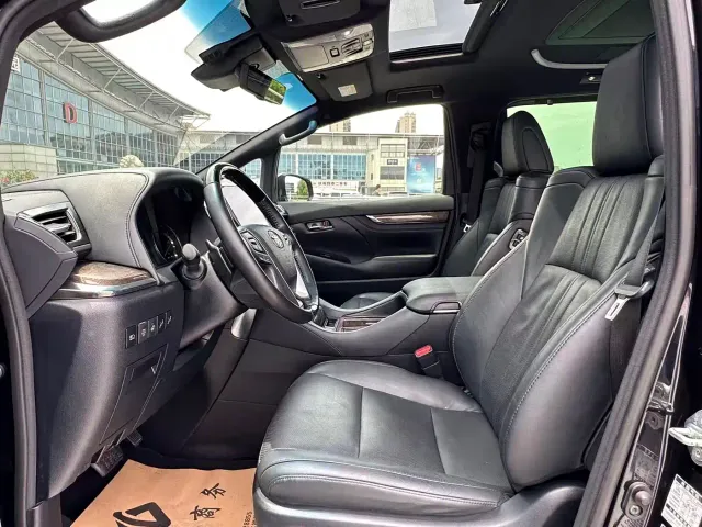 Toyota Vellfire — Фото автомобиля 13
