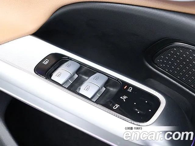 Mercedes-Benz E-Class — Фото автомобиля 12