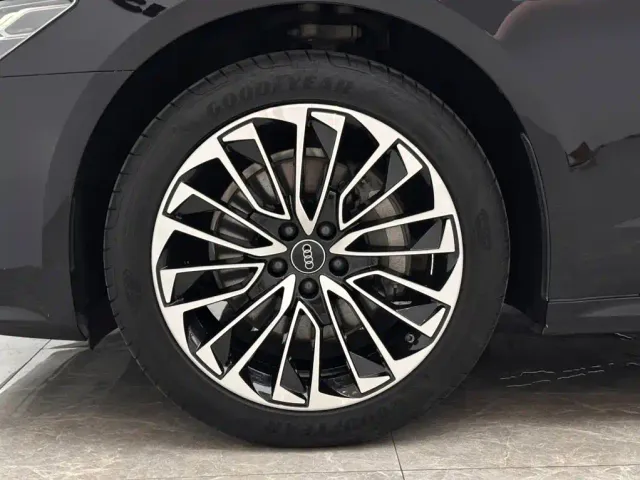Audi A7L — Фото автомобиля 19