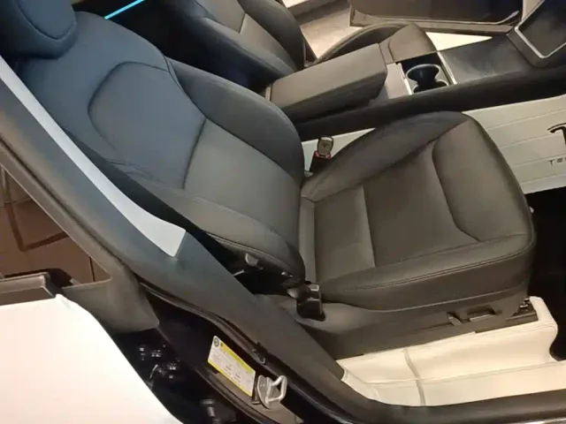 Tesla Model Y — Фото автомобиля 24