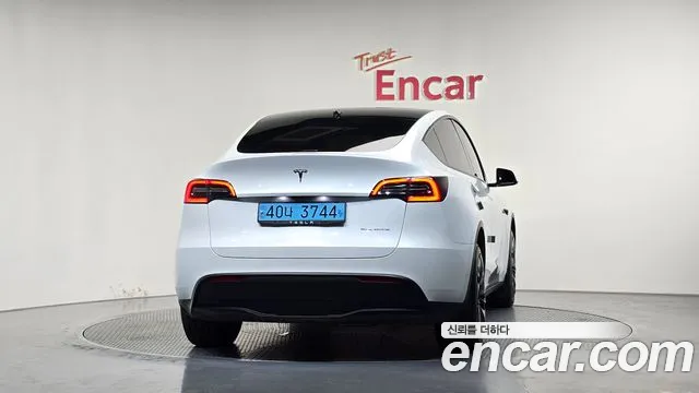 Tesla Model Y — Фото автомобиля 4