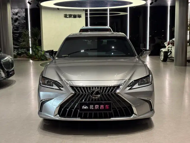 Lexus ES — Фото автомобиля 2