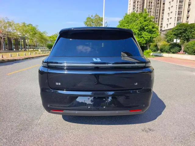 Li Auto L8 — Фото автомобиля 4
