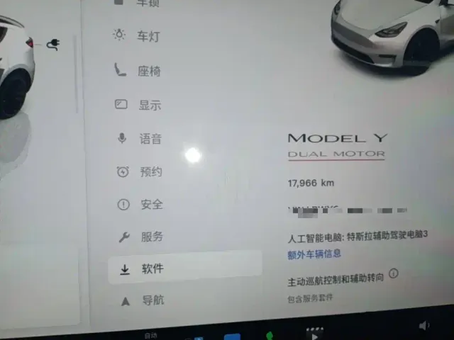 Tesla Model Y — Фото автомобиля 11