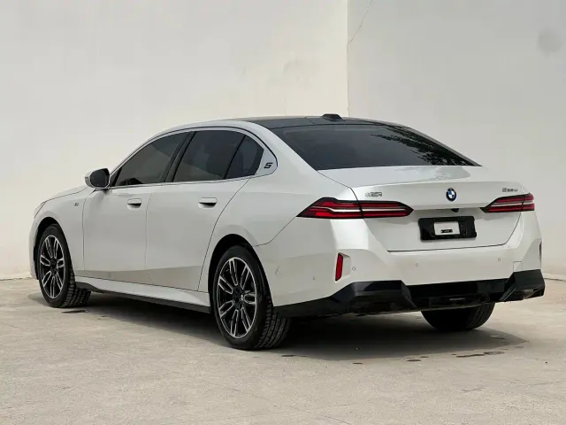 BMW BMW 5 Series 2024 525Li M Sport Package — Фото автомобиля 4