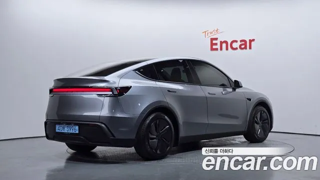 Tesla Model Y — Фото автомобиля 2