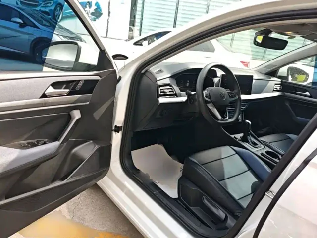 Volkswagen Lavida — Фото автомобиля 15