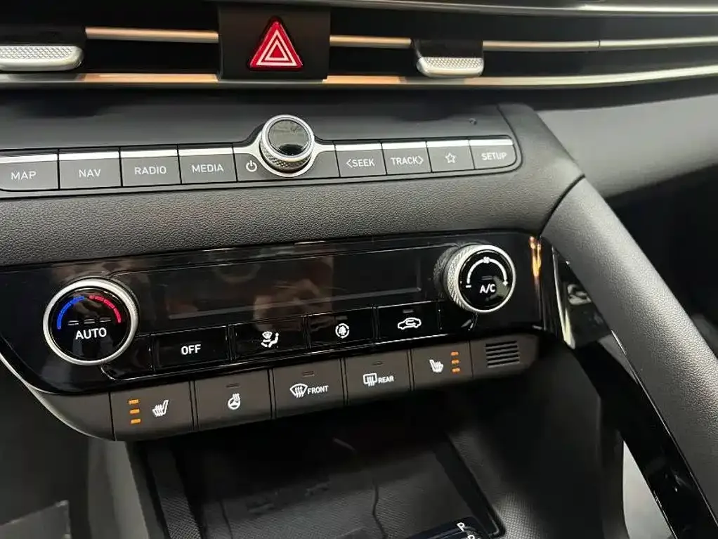 Hyundai Elantra 2023 Model 1.5L CVT LUX Premium Edition — Фото автомобиля 14