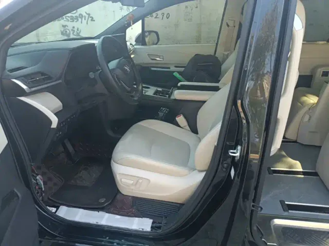 Toyota Granvia — Фото автомобиля 14