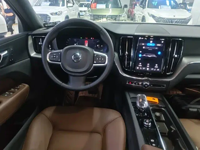 Volvo XC60 — Фото автомобиля 12
