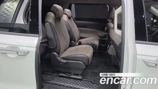Kia Carnival Generation 4 — Фото автомобиля 17