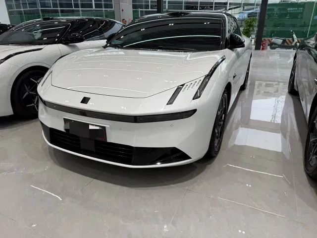 Фотография автомобиля — Lynk & Co 10 EM-P