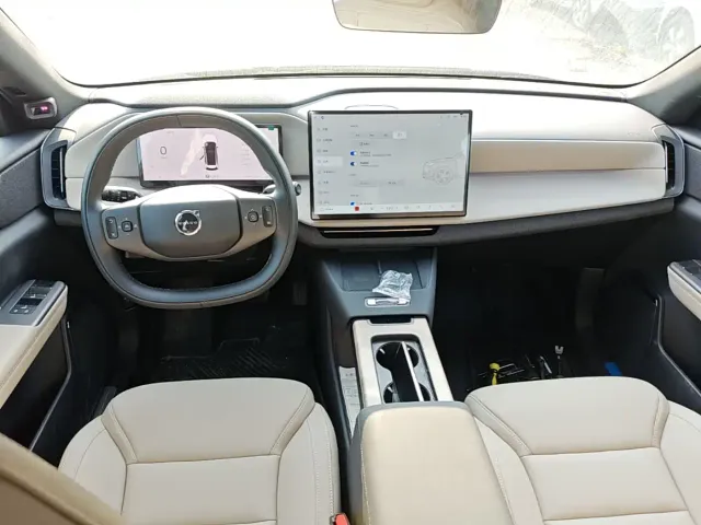 Volvo XC70 Plug-in Hybrid — Фото автомобиля 8