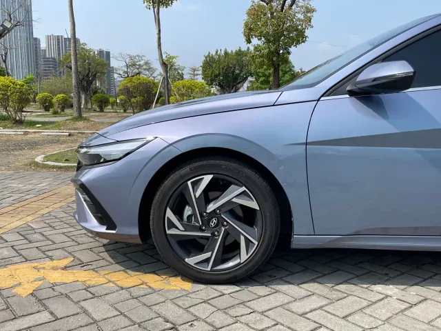 Hyundai Elantra — Фото автомобиля 12