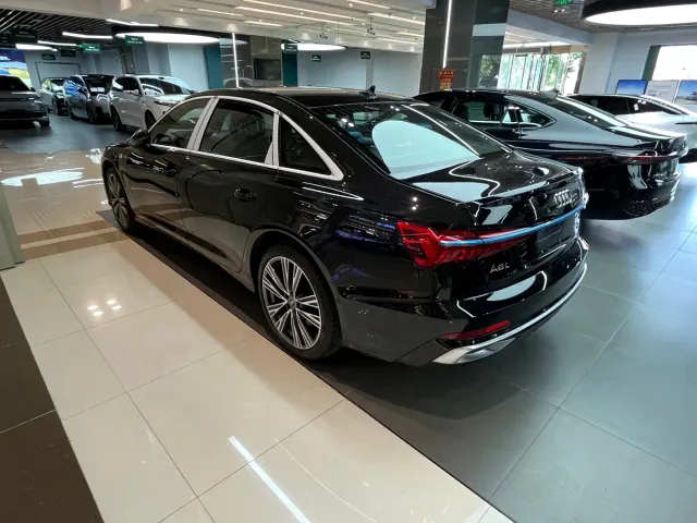 Audi A6L — Фото автомобиля 12