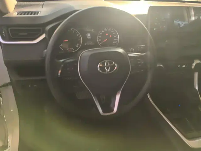 Toyota RAV4 — Фото автомобиля 15