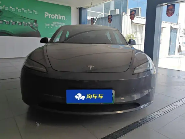 Tesla Model 3 — Фото автомобиля 2