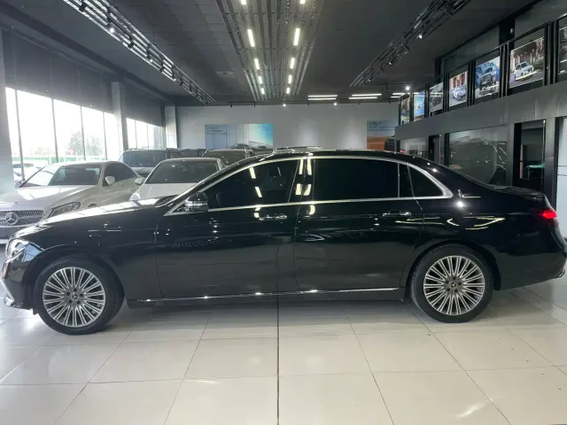 Mercedes-Benz E-Class — Фото автомобиля 4