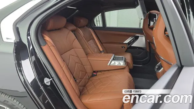 BMW 7-Series 7 серия (G70) 740i xDrive M Sport — Фото автомобиля 10