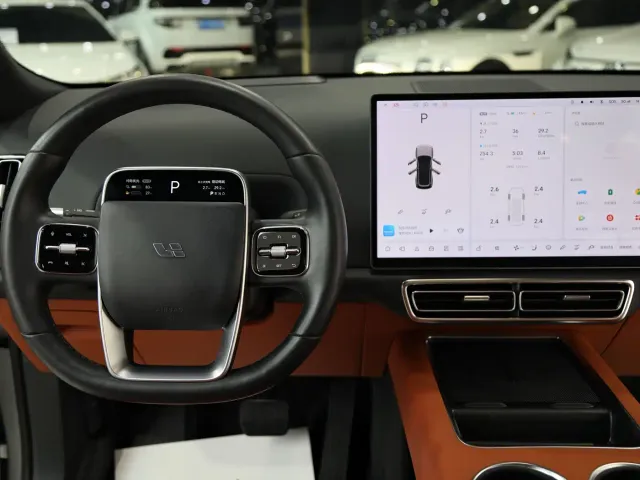 Li Auto L8 — Фото автомобиля 10