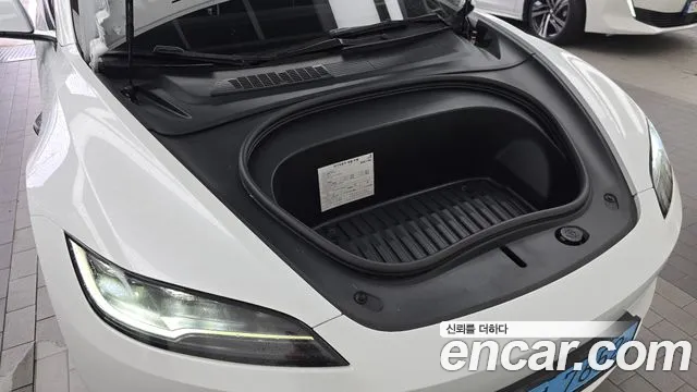 Tesla Model 3 — Фото автомобиля 6