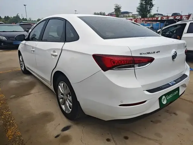 Buick Excelle — Фото автомобиля 4